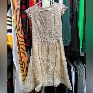 Bronx and Banco beautiful cream colored dress worn once to KY Derby! Size L